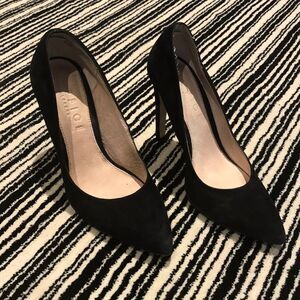 Black Sued Pumps 